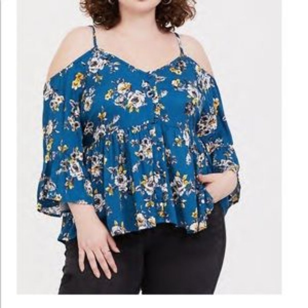 NWOT Torrid Cold Shoulder top